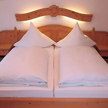 Adler Post Szálloda 3*